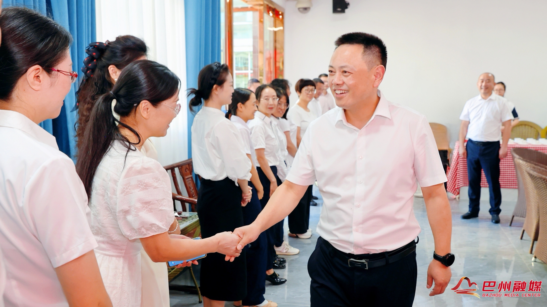 余斌开展教师节走访慰问活动